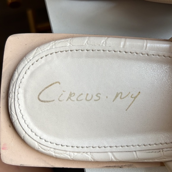 Circus by Edelman NY women’s Inara flat modern beige. Size 6.5 - Picture 3 of 6